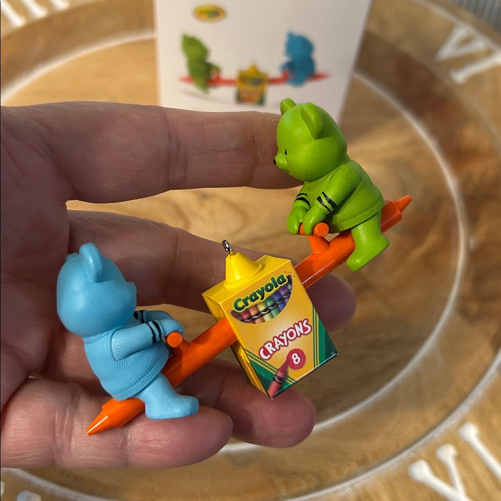 Hallmark Crayola Beary Colorful Friends Christmas tree Ornament 2016 - Picture 3 of 10